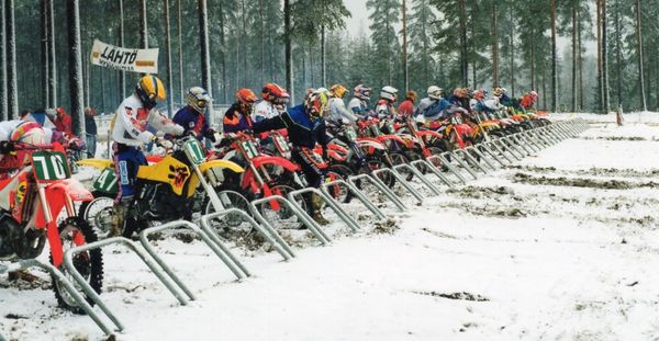 SM-avaus, äitienpäivänä 1995 ja lunta maassa Riihimäki SM 250cc 1995